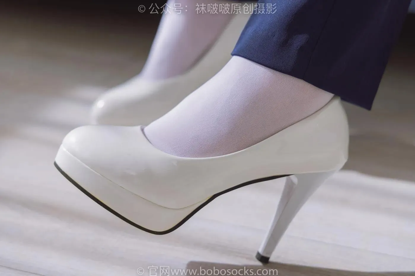 [BoBoSocks袜啵啵]NO.178 小甜豆-高跟鞋、厚白丝、ol风裤里丝 [140P]插图